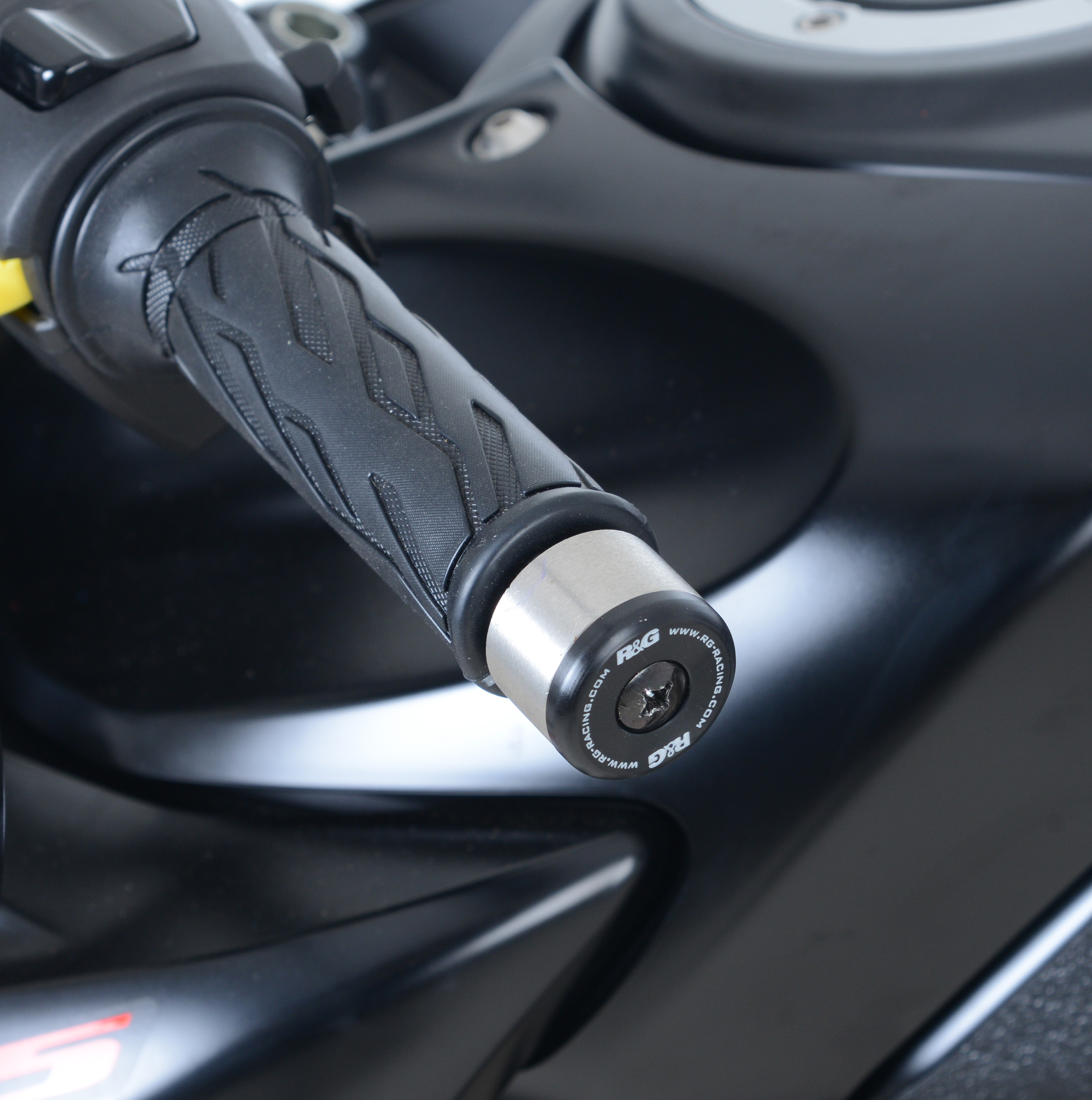Suzuki GSX-S125 2017-2023 R&G Bar End Sliders BE0115BK