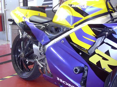 Honda VFR400 (NC30) 2003 R&G Crash Protectors - Classic Style CP0078BL