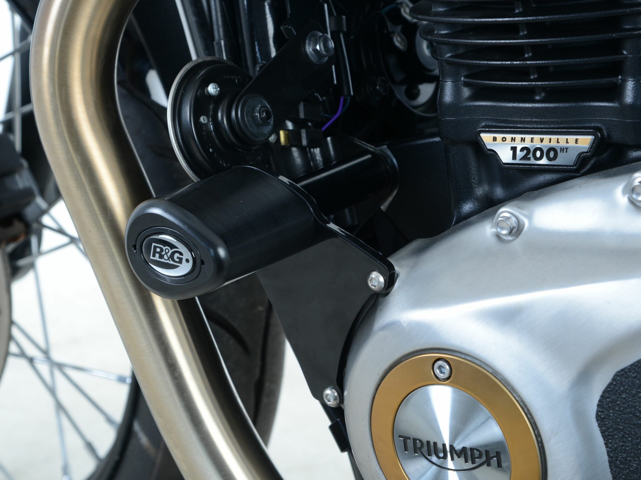 Triumph Bonneville Bobber 2017-2023 R&G Crash Protectors CP0436BL